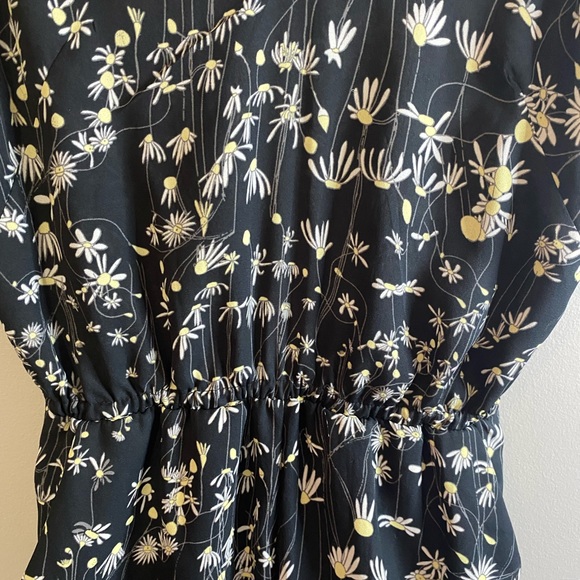 Light and airy summer romper! - Picture 2 of 4